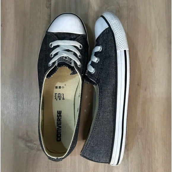 Converse shoes - Picture 2 of 3